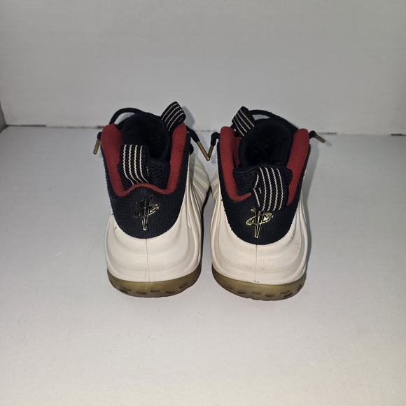 Nike Men's Athletic Shoes in White, Black, and Red - Picture 2 of 6